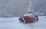 Tàu SAR 412 lai dắt tàu cá gặp nạn và 3 ngư dân vào bờ an toàn