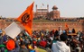 Nông dân Ấn Độ chiếm Pháo đài Đỏ, cưỡi máy cày dong ngựa biểu tình ở Delhi