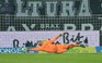 'Bức tường màu vàng' của Dortmund làm nản lòng chân sút Monchengladbach