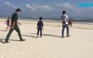 Trẻ em thả rùa biển trong Sách Đỏ về với đại dương