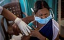 Số ca nhiễm Covid-19 tại Ấn Độ có thể lên đến 600.000 ca/ngày nếu không kịp tiêm vắc xin