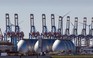 Châu Âu hy vọng cấm vận được dầu mỏ Nga, Anh nói quân Nga suy yếu