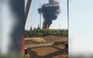 Xem máy bay không người lái lao vào nhà máy lọc dầu Nga