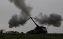 Xem binh sĩ Ukraine khai hỏa lựu pháo tự hành PzH 2000 của Đức