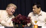 Tổng thống Duterte hát tình ca theo yêu cầu của Tổng thống Trump