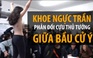 Khoe ngực trần phản đối cựu thủ tướng giữa bầu cử Ý